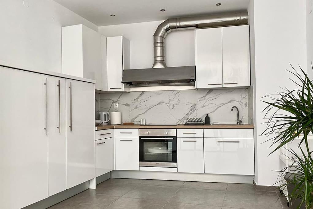 3-Bedroom Central, Spacious And Bright Apartment. Iraklio Exterior foto