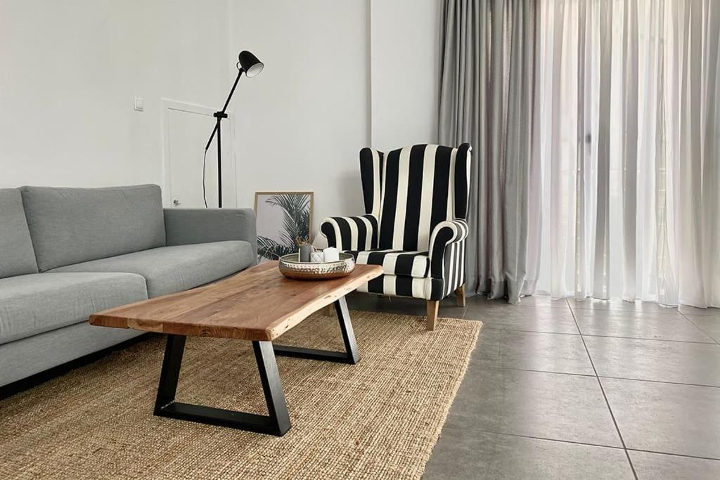 3-Bedroom Central, Spacious And Bright Apartment. Iraklio Exterior foto