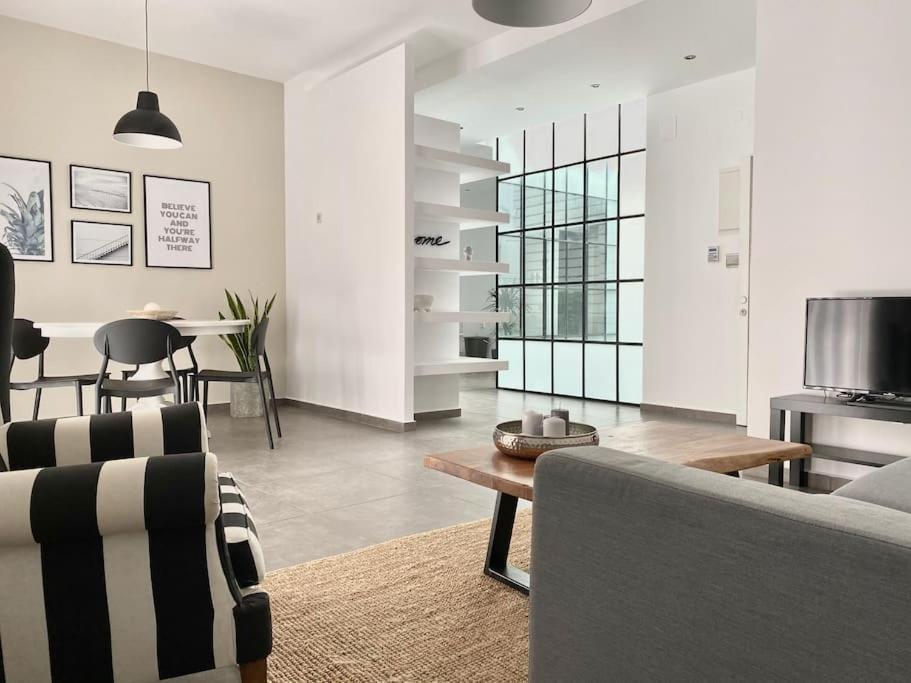 3-Bedroom Central, Spacious And Bright Apartment. Iraklio Exterior foto
